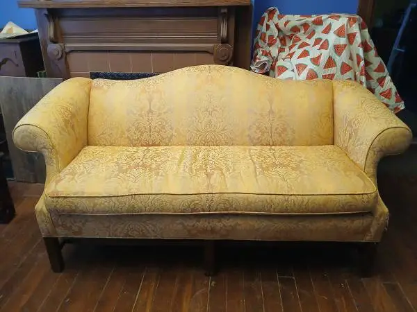 IBeautiful vintage couch