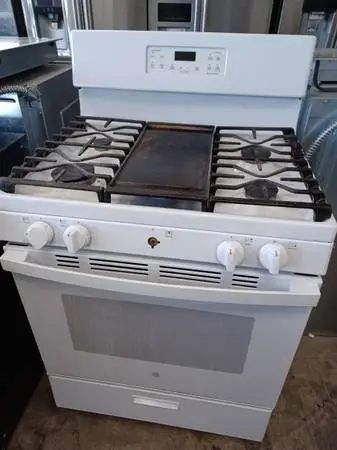 Kenmore white stove gas whit gridle