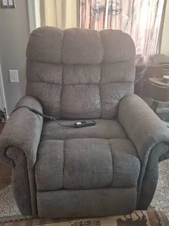New never used Ashley lift chair