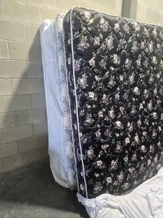 Full-size mattress and boxspring