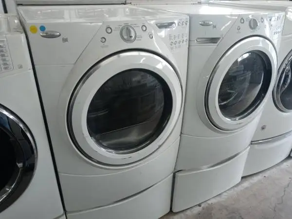 ★Whirlpool Duet front load washer and dryer set on pedestals