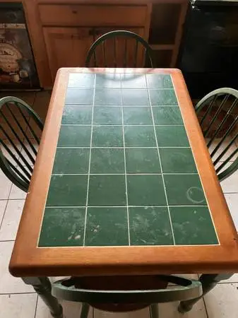 Kitchen table and 4 chairs