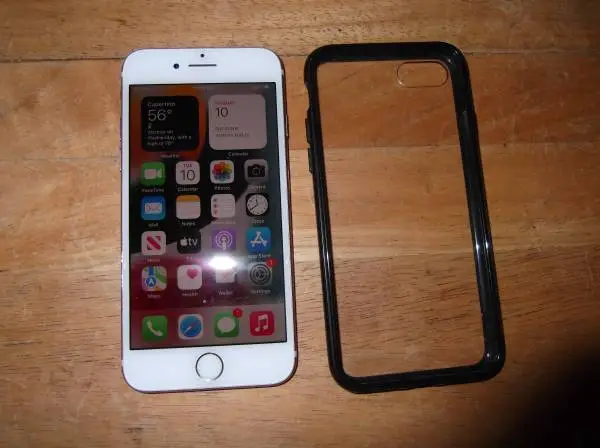 apple iphone rose gold unlocked, ios 15, works good, new battery