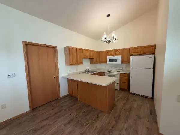 📍 1120 Weatherridge Rd. #3 | Available September 3rd, 2026 | $1505 |