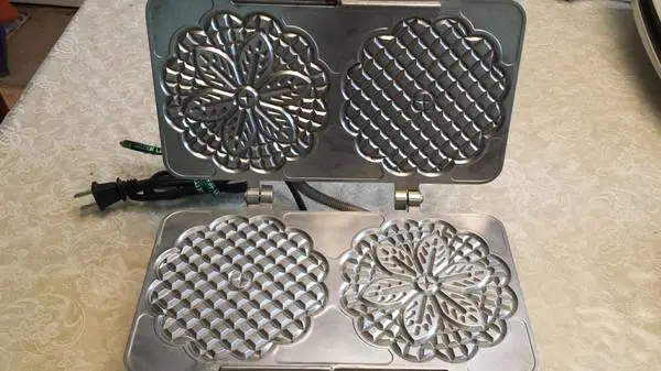 Kitchen Appliances: Pizzelle, Grill, Waffle