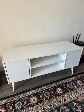 Small TV/entertainment center