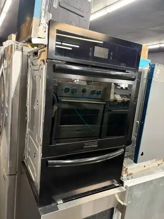BLACK GAS SINGLE WALL OVEN WITH AIR FRY