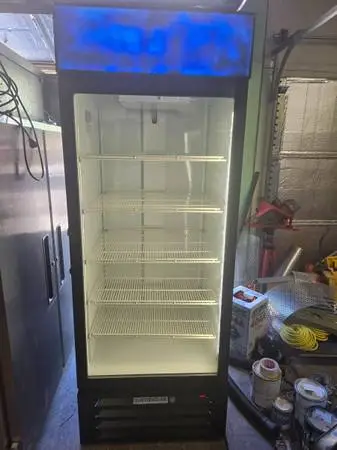 Beverage air 27 cubic feet glass door commercial merchandiser cooler