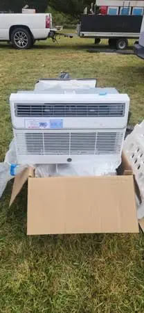 GE 10,000 BTU AIR CONDITIONER