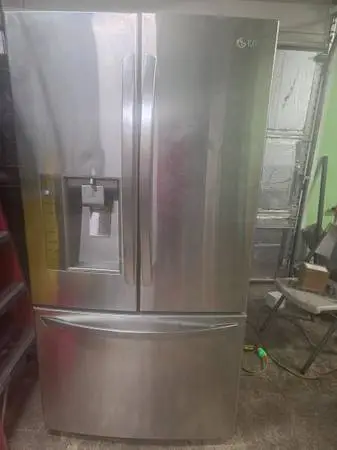 LG 31 cubic feet 400 stainless french door REFRIGERATOR