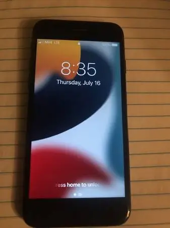 Unlocked iPhone 7 - no issues- no damage - works as it should