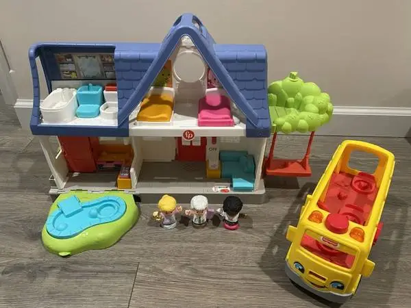 LITTLE PEOPLE FRIENDS TOGETHER SMART PLAY HOUSE with SCHOOLBUS