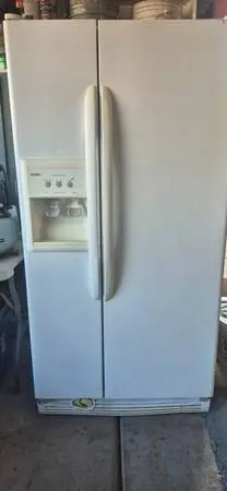Kenmore side by side refrigerator / freezer