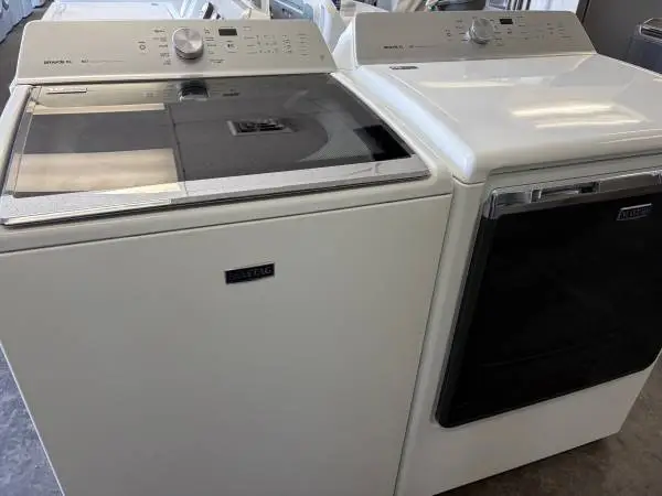 Maytag BravosXL 5.2Cf No Agitator Washer & 8.3 CF Dryer Set