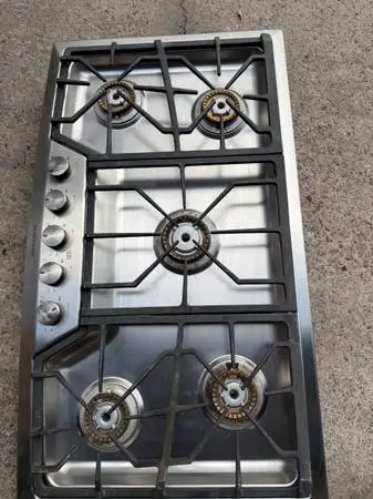 Natural gas monogram 36 inch cook top