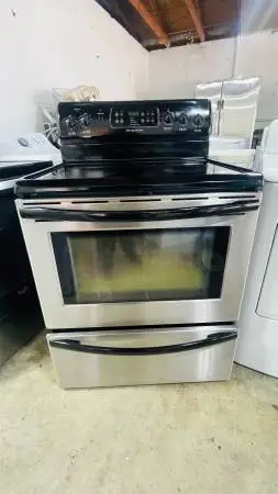 Frigidaire Stove / Estufa