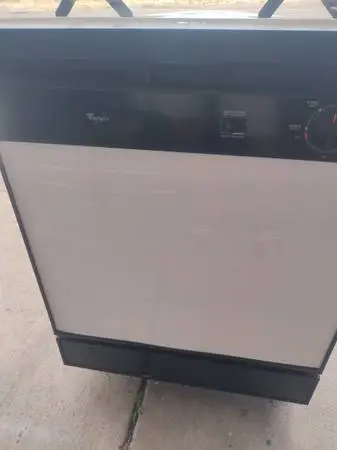 Whirlpool dishwasher works good