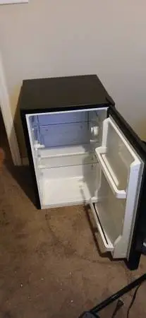 Mini Fridge- Hisense 2.5 cu ft