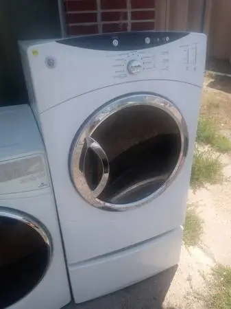 ★GE dryer on pedestal