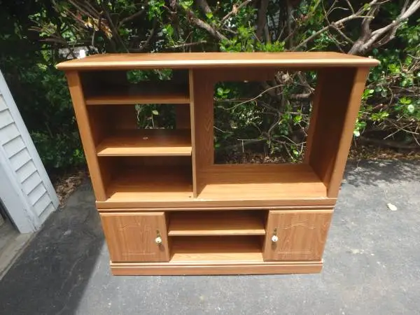 Entertainment Center / TV Stand; Delivery Possible