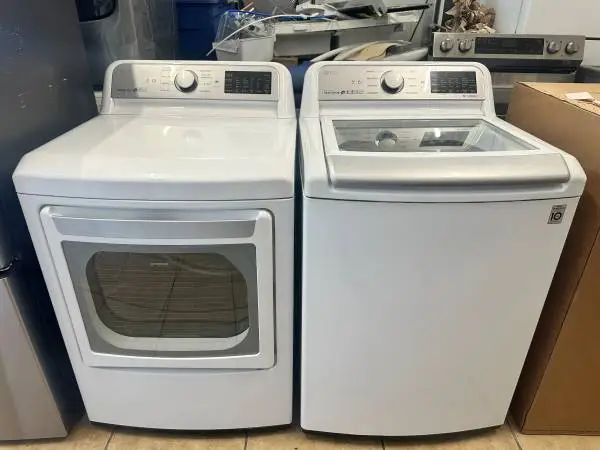 LG WT73000/DLG7201WED washer & Gas dryer LIKE NEW W/ WARRRANTY