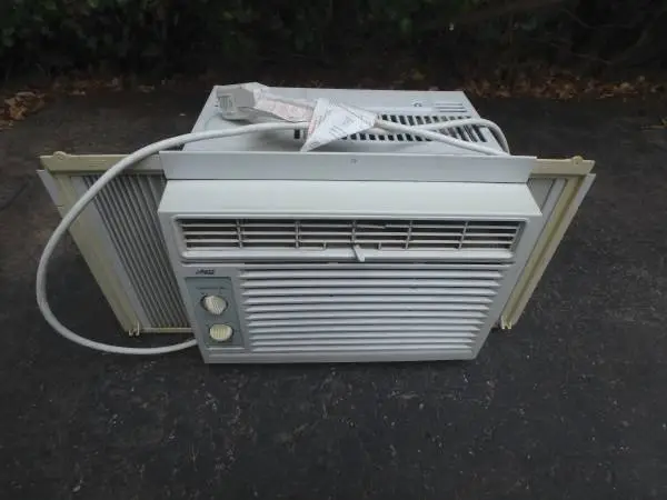 Arctic King Window Room Air Conditioner; Delivery Possible