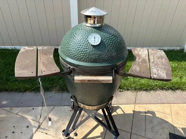 LARGE BIG GREEN EGG WITH ACCESORIES
