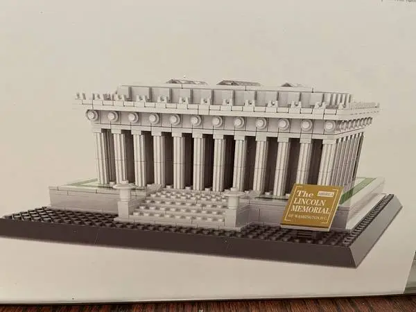 New! Lincoln Memorial, Washington DC, 979-piece block kit! All ages 6+