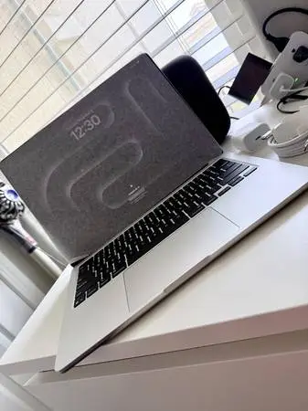 Apple MacBook Air M4 Chip! 13-inch Newest Model! Brand New!