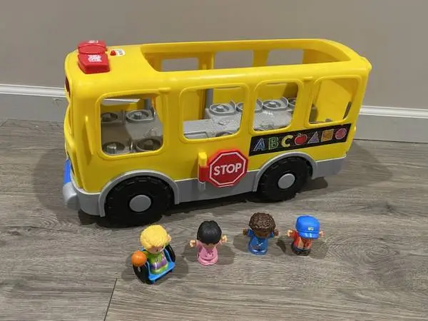 ♥ ♥ ♥ LITTLE PEOPLE MUSICAL SCHOOL BUS with PEOPLE