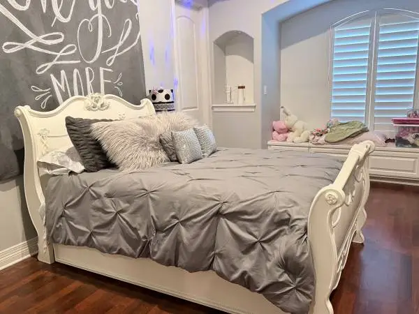 Disney, princess bed, 2 nightstand, trundle
