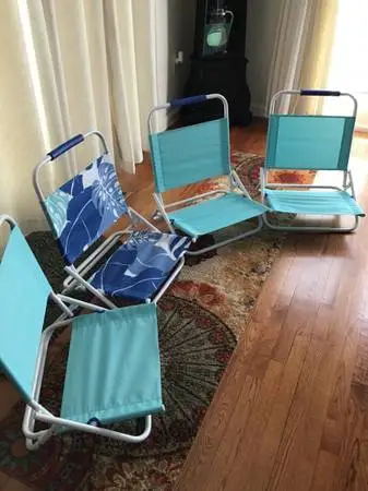Set of 4 new beach chairs