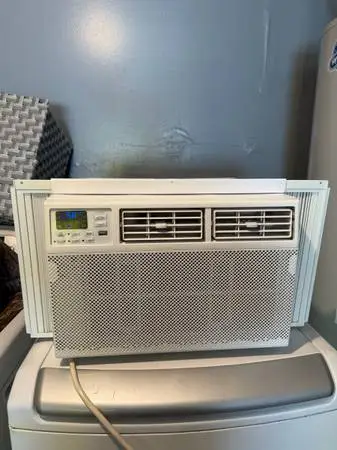 Window a/c unit TCL 10.000 btu
