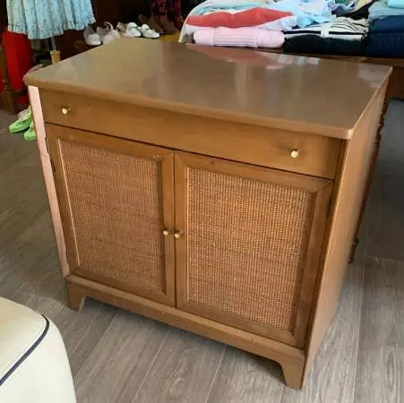 Sweet Mid-Century Cradenza 32 x 19 x 30