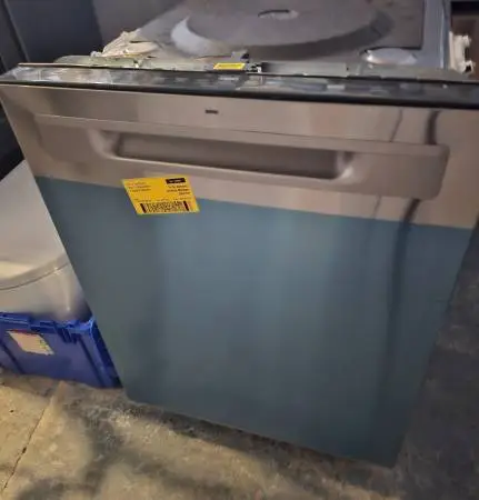 GE STAINLESS STEEL DISHWASHER WITH INTERIOR STAINLESS STEEL TOO