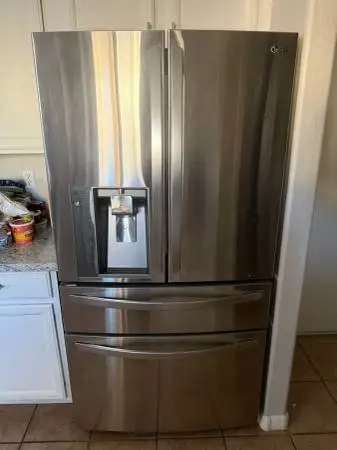LG refrigerator / First come first serve