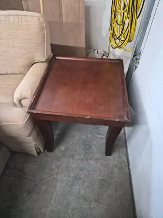 End Table ***DELIVERY AVAILABLE***
