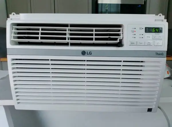 LG Window AC unit -8,000 BTUs- Excellent condition