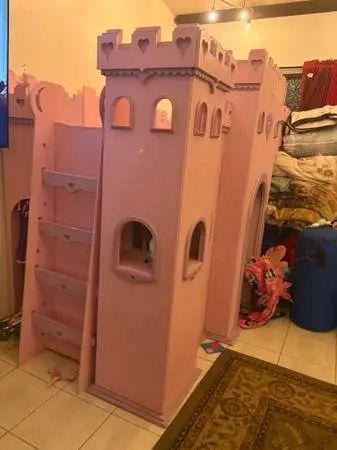 Castle bed