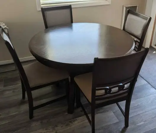 Dining Table + 4 Chairs