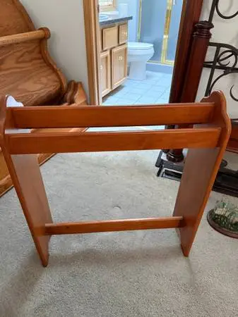 Wooden quilt rack