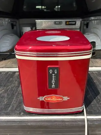 NOSTALGIA ICE MACHINE