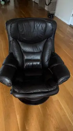 Reclining leather chair