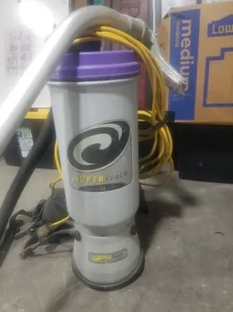 Floor Vacuum with Bags