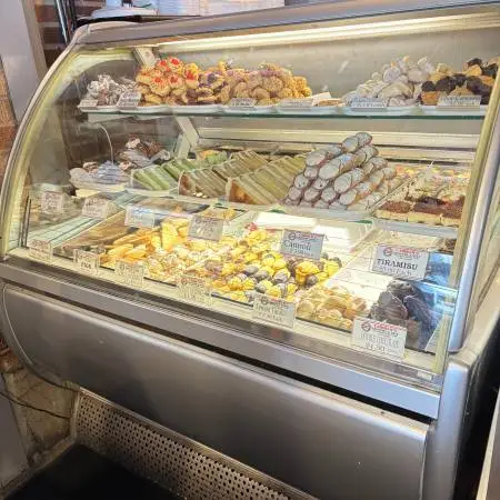 Sevel 48 Pastry Refrigerated Cooler with 3 Shelves Curved Glass Front