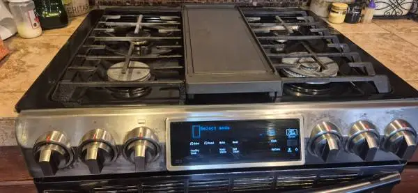 Samsung gas oven/ range with center griddle
