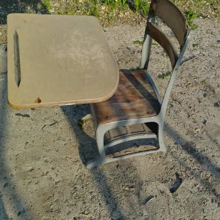 Kids small school desk very vintage, great resto project, $20