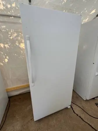 Kenmore - ( Upright freezer/Frost free ) 20 ft.³ $375 ( Firm on price