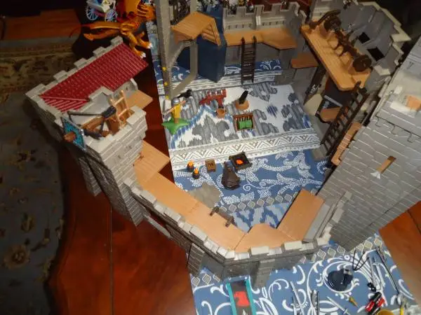 * Playmobil Falcon Knight Castle with extra accessories