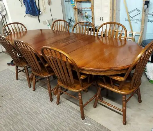 Oak dining room table and 8 Captains chairs - in very good condition